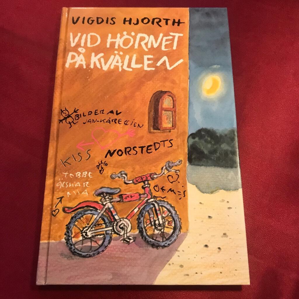 Vid h&ouml;rnet p&aring; kv&auml;llen