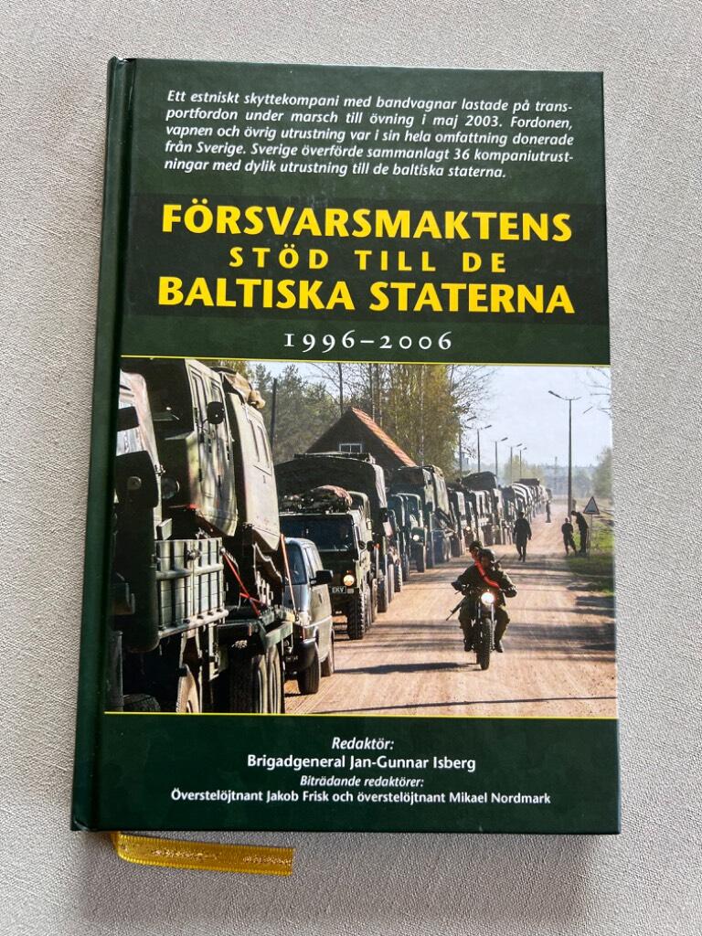 F&ouml;rsvarsmaktens st&ouml;d till de baltiska staterna 1996&ndash;2006 : ber&auml;ttelsen om hur de baltiska l&auml;ndernas f&ouml;rsvar f&ouml;rst&auml;rktes genom omfattande svenska donationer av krigsmateriel och den milit&auml;ra utbildning som svenska officerare bibringade balterna dels p&aring; 199