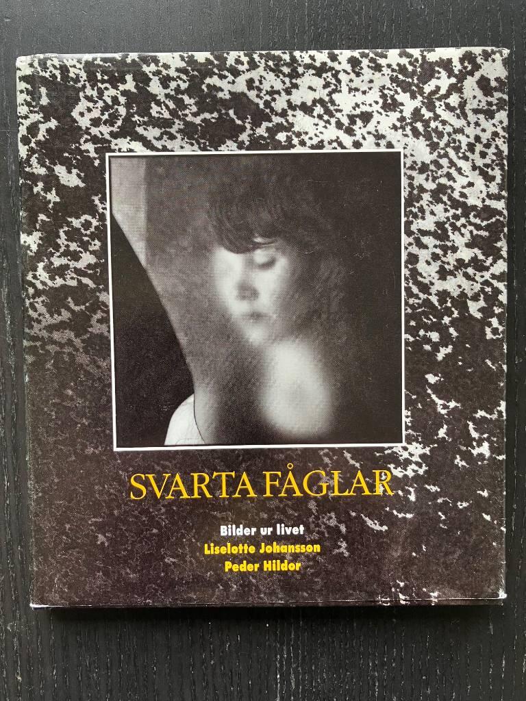 Svarta f&aring;glar : bilder ur livet