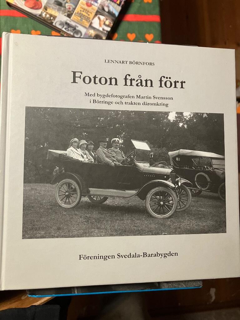 Foton fr&aring;n f&ouml;rr : med bygdefotografen Martin Svensson i B&ouml;rringe och trakten d&auml;romkring