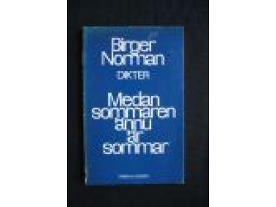 Medan sommaren &auml;nnu &auml;r sommar : dikter