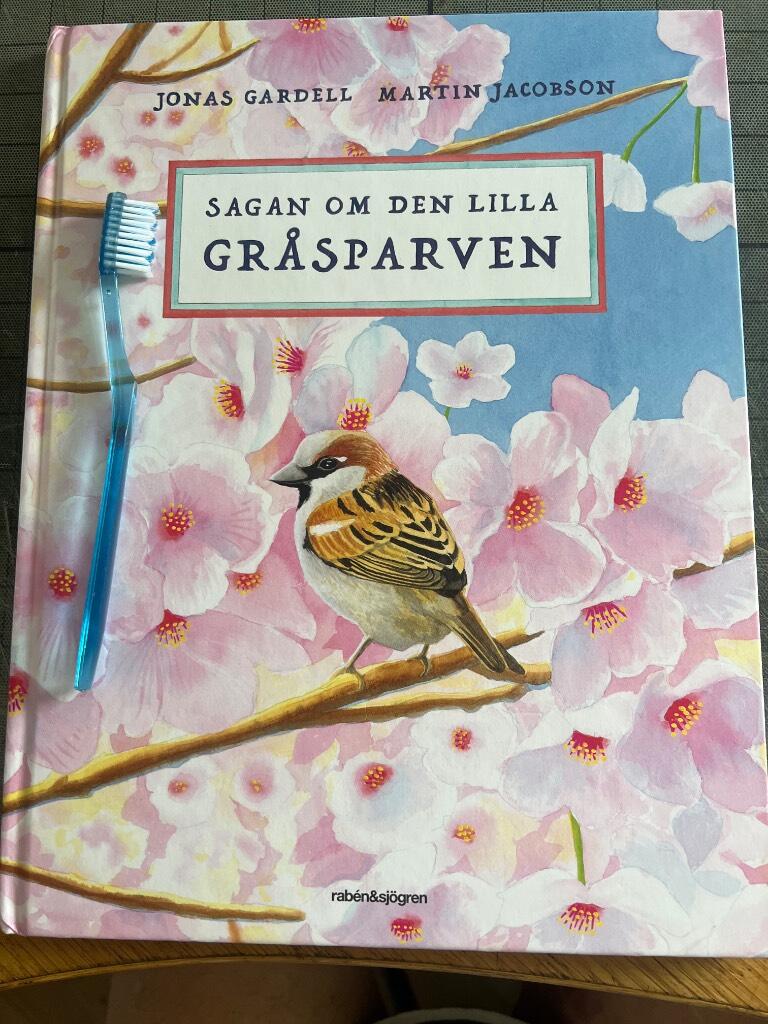 SIGNERAD Sagan om den lilla gråsparven