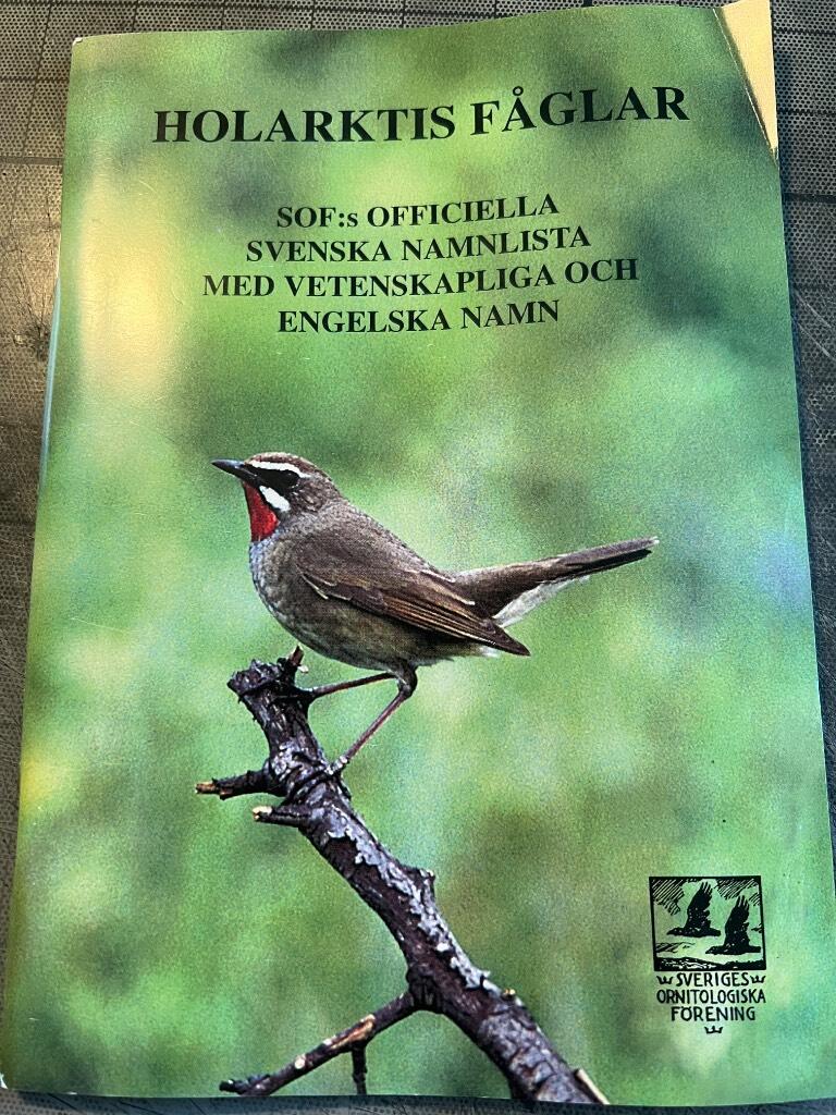 Holarktis fåglar : SOF:s officiella svenska namnlista med vetenskapliga och engelska namn : [inkluderar alla fågelarter i Europa, Nordafrika, Mellanöstern, Asien (söderut t.o.m. Himalaya) samt Nordamerika]