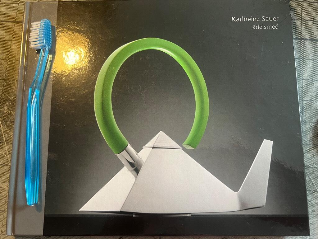 Karlheinz Sauer, &auml;delsmed : ett liv som konstn&auml;r och hantverkare