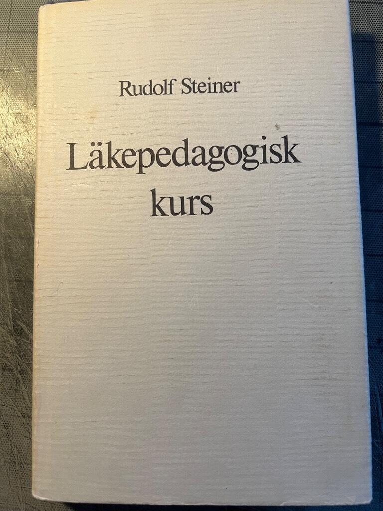 L&auml;kepedagogisk kurs : tolv f&ouml;redrag h&aring;llna i Dornach, Schweiz 25 juni-7 juli 1924 f&ouml;r l&auml;kare och l&auml;kepedagoger