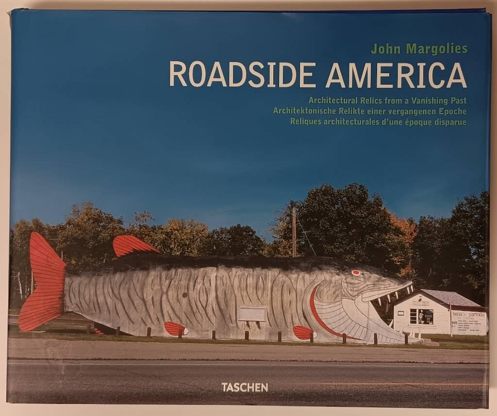 Roadside America : architectural relics from a vanishing past = Architektonische Relikte einer vergangenen Epoche = Reliques architecturales d'une &eacute;poque disparue