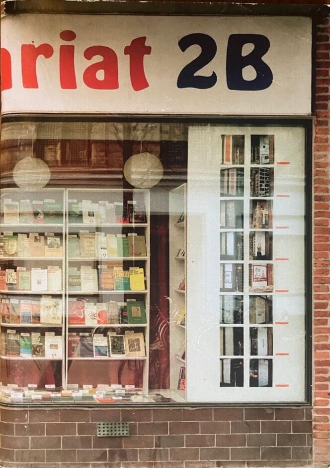 Kig forbi Erlings vindue! - en udstillingsr&aelig;kke med dansk nutidskunst i Antivariat 2B's udstillingsvindue : Dannebrogsgade 2B, K&oslash;benhavn V