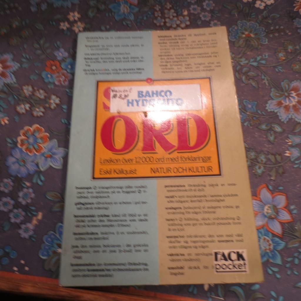 Sv&aring;ra ord : lexikon &ouml;ver 12000 ord med f&ouml;rklaringar