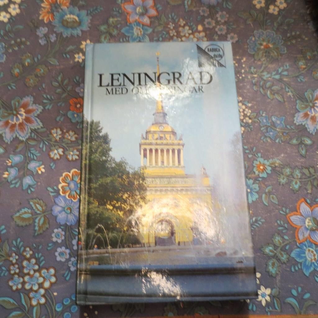 Leningrad med omgivningar : resehandbok