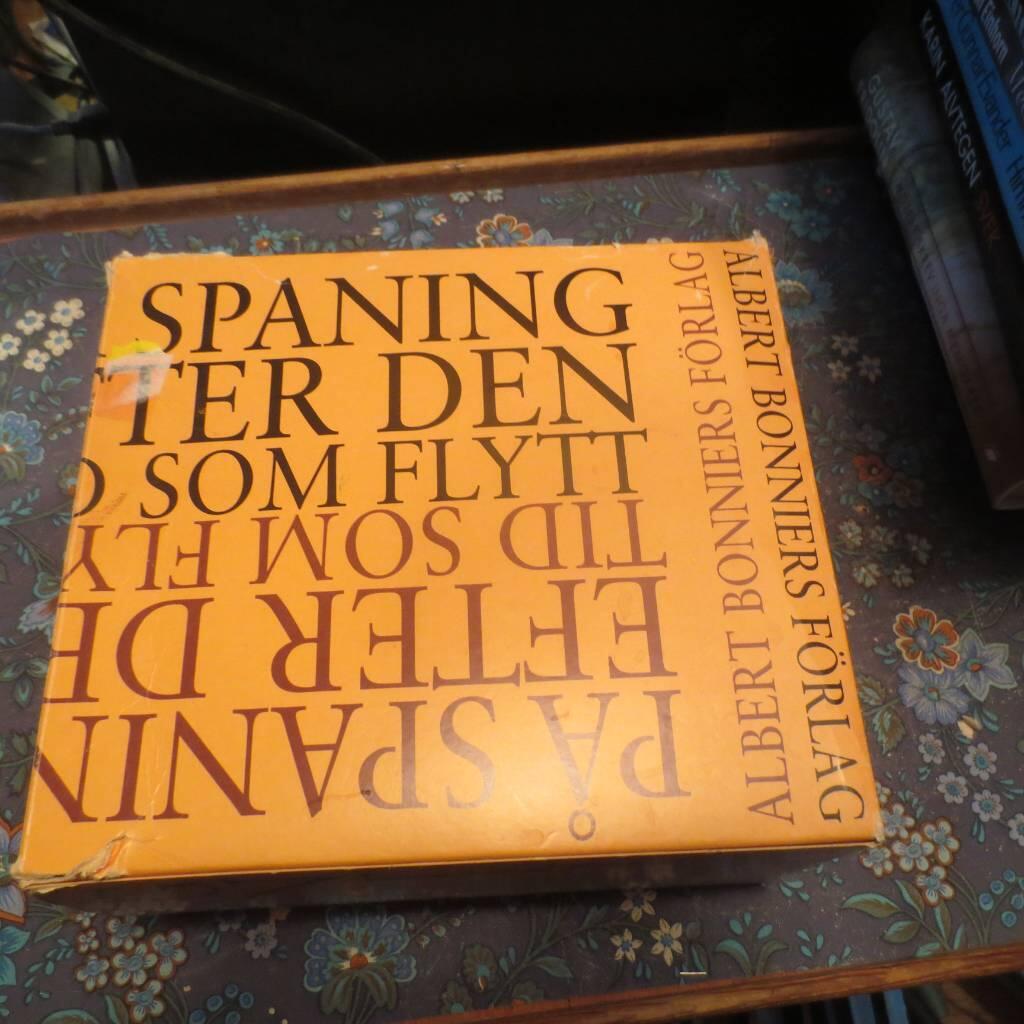 P&aring; spaning... (&Aring;tta b&ouml;cker)
