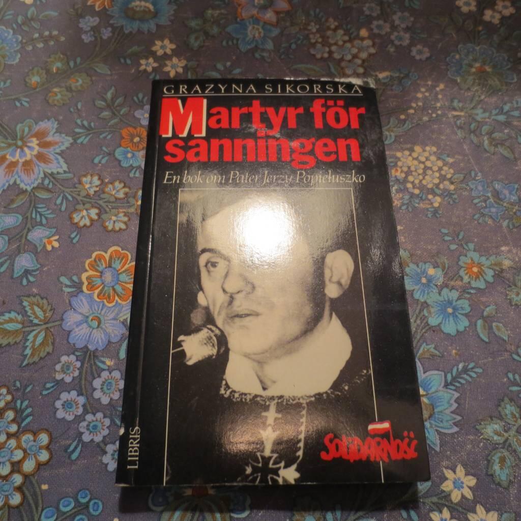 Martyr f&ouml;r sanningen : en bok om pater Jerzy Popiełuszko