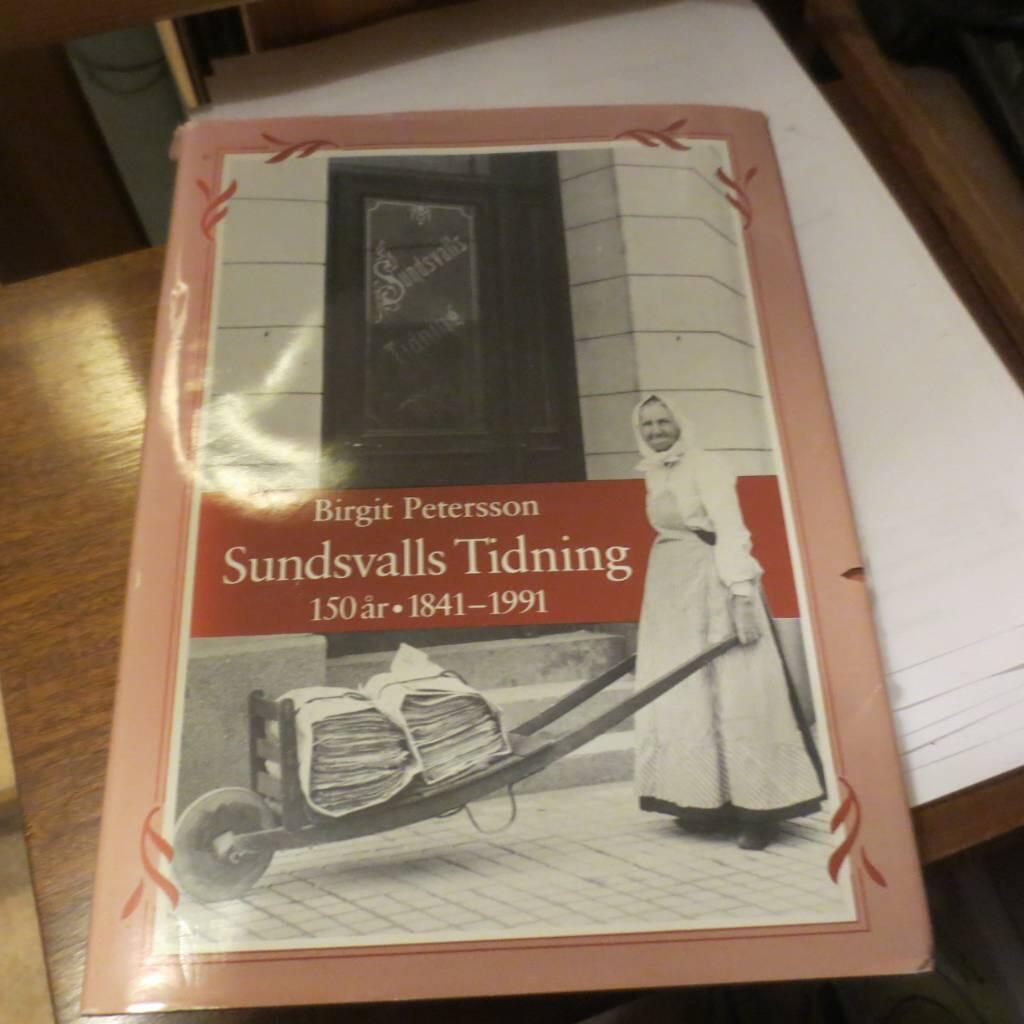Sundsvalls tidning 150 &aring;r : 1841-1991 : en historik