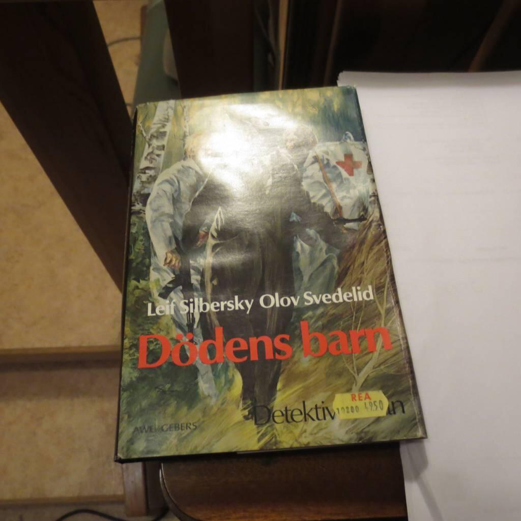 D&ouml;dens barn : [detektivroman]