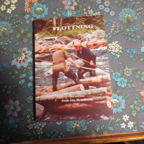 Flottning : en bok om flottning och flottare i mellersta Norrland