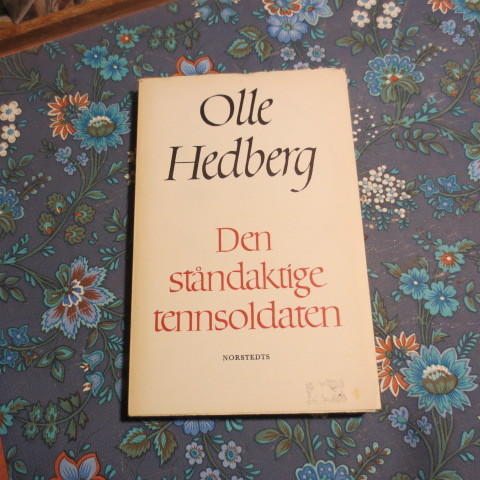 Den st&aring;ndaktige tennsoldaten