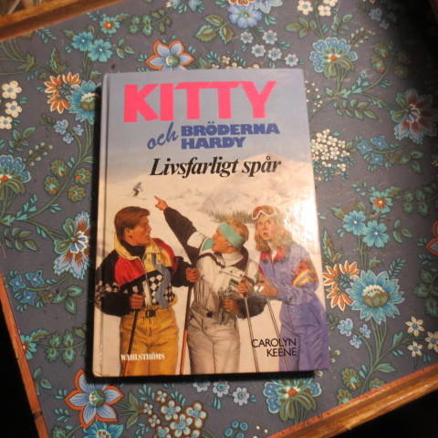 Kitty och br&ouml;derna Hardy : livsfarligt sp&aring;r