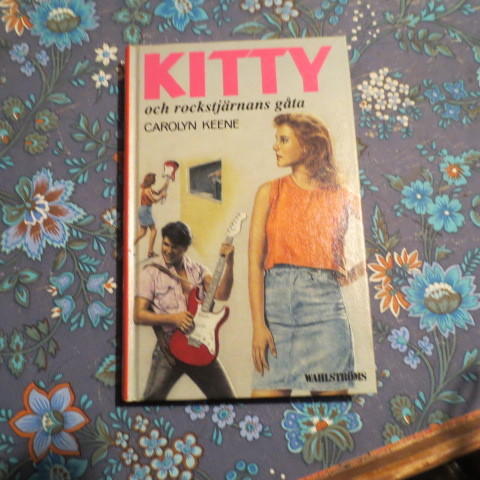 Kitty och rockstj&auml;rnans g&aring;ta