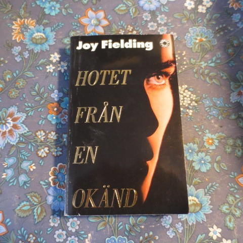 Hotet fr&aring;n en ok&auml;nd