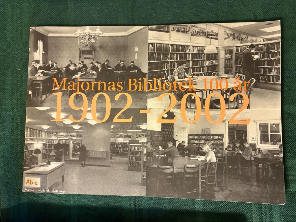 Majornas bibliotek 100 &aring;r : 1902 -2002 : lite historik fr&aring;n &aring;ren som g&aring;tt