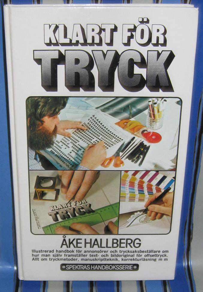 Klart f&ouml;r tryck - [illustrerad handbok f&ouml;r annons&ouml;rer och trycksaksbest&auml;llare om hur man sj&auml;lv framst&auml;ller text- och bildoriginal f&ouml;r offsettryck] : [allt om tryckmetoder, manuskriptteknik, korrekturl&auml;sning m.m.]