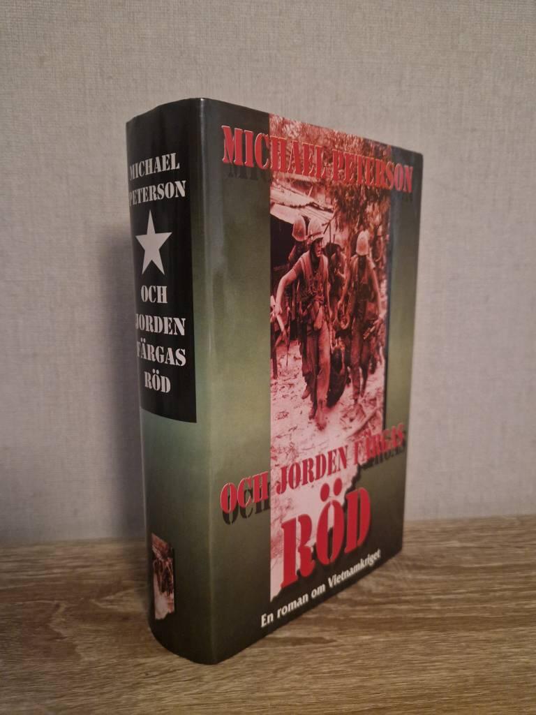 Och jorden f&auml;rgas r&ouml;d : en roman om Vietnamkriget