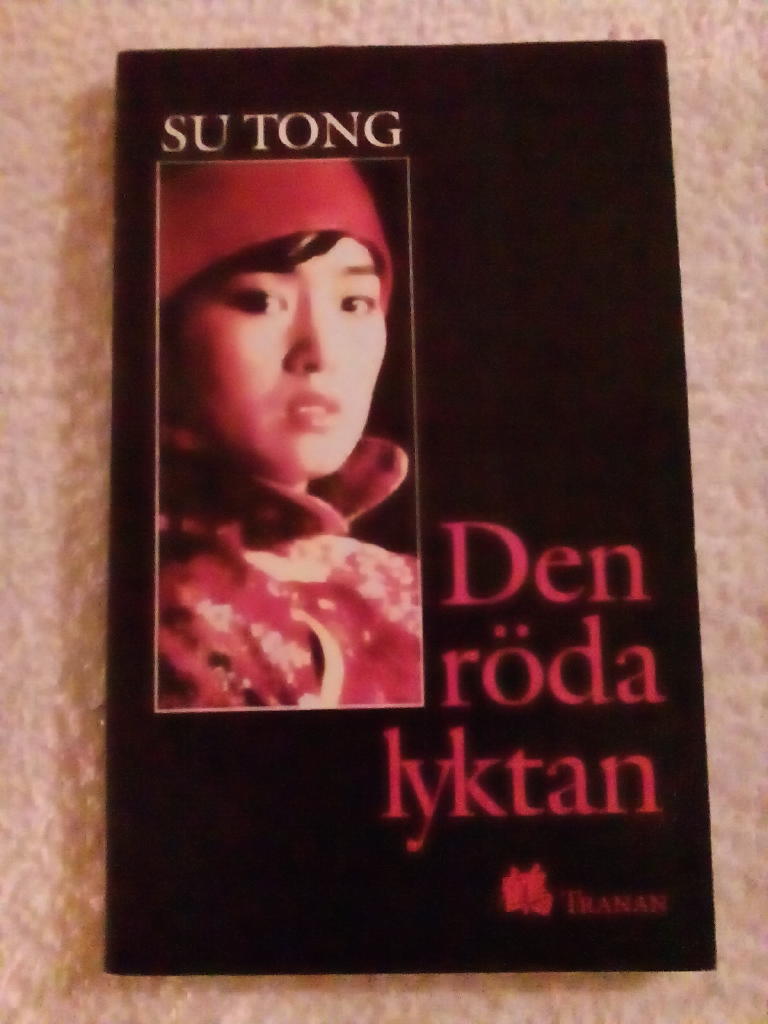 Den r&ouml;da lyktan : tv&aring; ber&auml;ttelser fr&aring;n Kina
