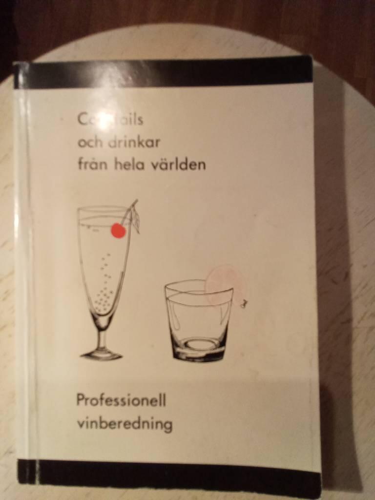 Cocktails och drinkar fr&aring;n hela v&auml;rlden : Professionell vinberedning