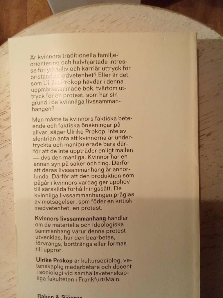 Kvinnors livssammanhang : begränsade strategier och omåttliga önskningar