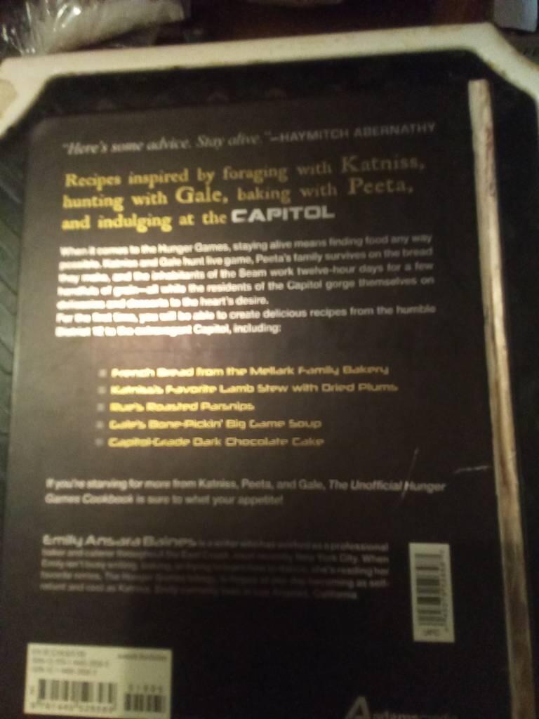 The Unofficial Hunger Games Cookbook: From Lamb Stew to "Groosling" - More Than 150 Recipes Inspired by the Hunger Games Trilogy