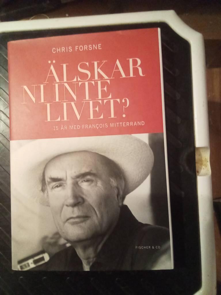 &Auml;lskar ni inte livet? : [15 &aring;r med Fran&ccedil;ois Mitterrand]