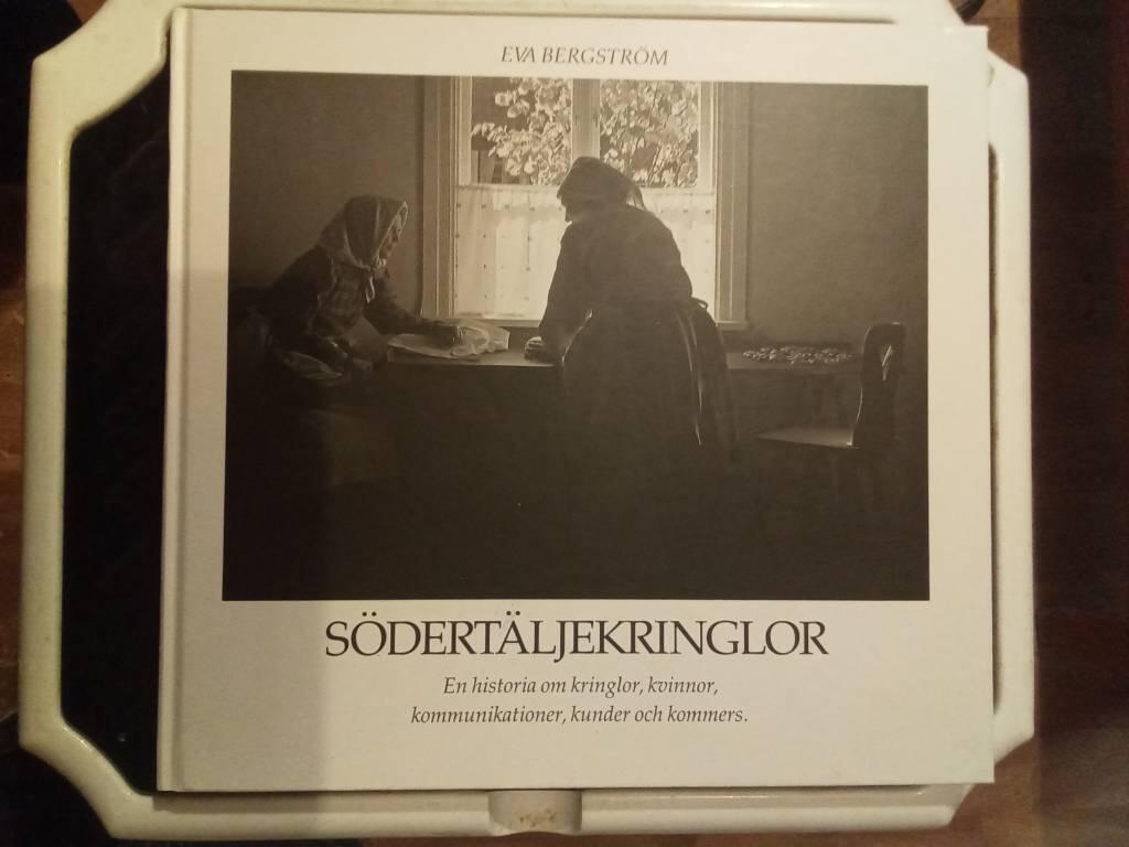 S&ouml;dert&auml;ljekringlor : en historia om kringlor, kvinnor, kommunikationer, kunder och kommers
