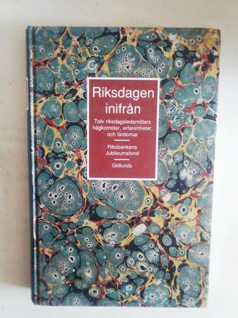 Riksdagen inifr&aring;n - tolv riksdagsledam&ouml;ters h&aring;gkomster, erfarenheter och l&auml;rdomar