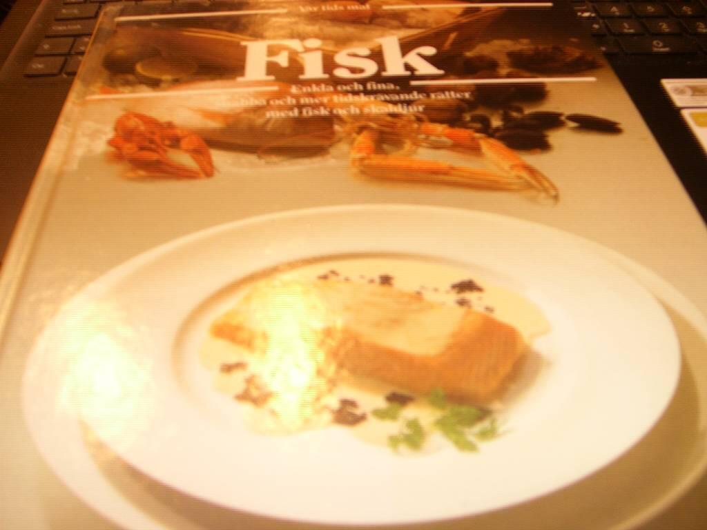 Fisk - enkla och fina, snabba och mer tidskr&auml;vande r&auml;tter med fisk och skaldjur : den stora bildkokboken med de b&auml;sta recepten