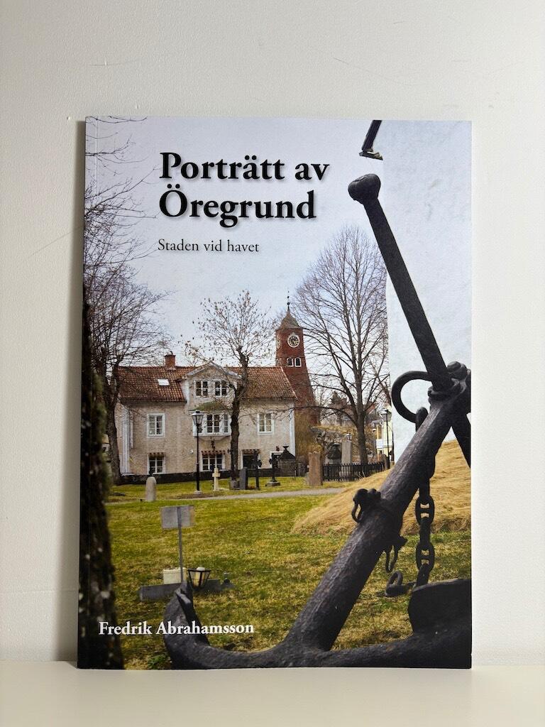 Portr&auml;tt av &Ouml;regrund : staden vid havet