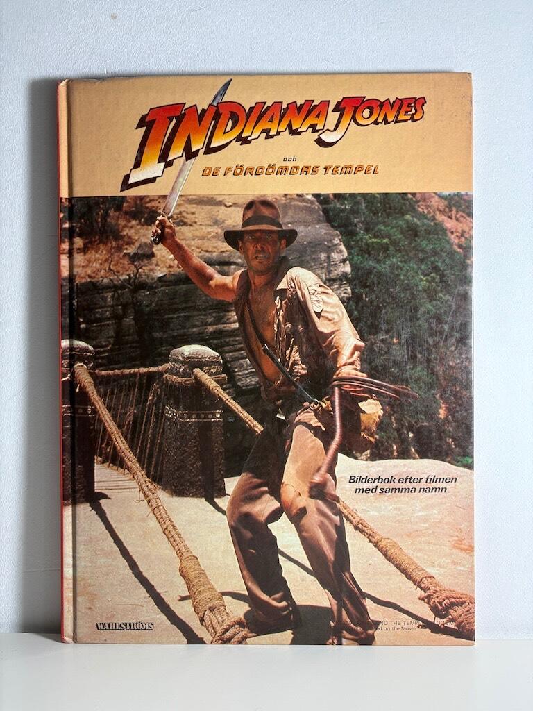 Indiana Jones och de f&ouml;rd&ouml;mdas tempel : bilderbok efter filmen med samma namn