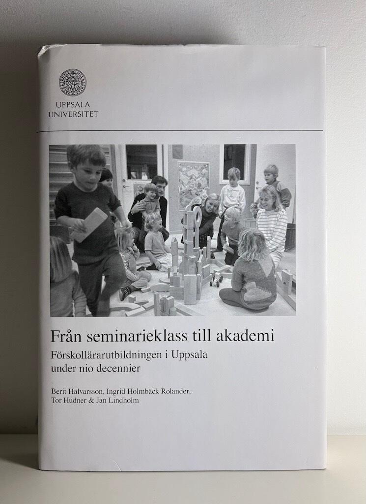Fr&aring;n seminarieklass till akademi : f&ouml;rskoll&auml;rarutbildningen i Uppsala under nio decennier