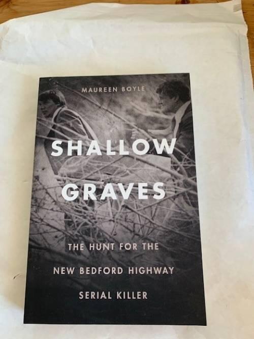Shallow graves : the hunt for the New Bedford Highway serial killer [Elektronisk resurs]