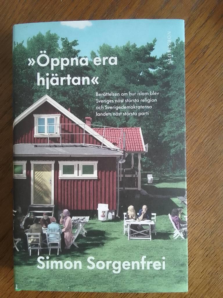 "&Ouml;ppna era hj&auml;rtan" - ber&auml;ttelsen om hur islam blev Sveriges n&auml;st st&ouml;rsta religion och Sverigedemokraterna landets n&auml;st st&ouml;rsta parti