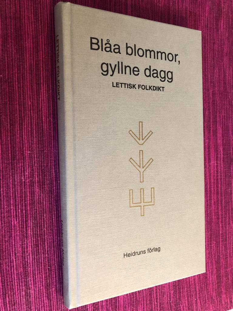 Bl&aring;a blommor, gyllne dagg : lettisk folkdikt fr&aring;n Krisjanis Barons samling Latvju dainas (1894-1915)