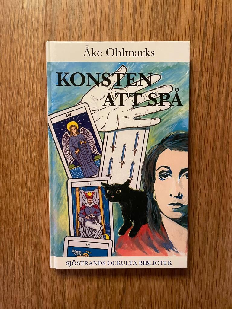 Konsten att sp&aring; : mantik : sp&aring; i kort, i hand i kaffesump och bly : cardomantik, cheiromantik, crateromantik