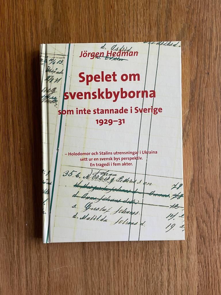 Spelet om svenskbyborna som inte stannade i Sverige 1929-31 - Holodomor och Stalins utrensningar i Ukraina sett ur en svensk bys perspektiv : en tragedi i fem akter