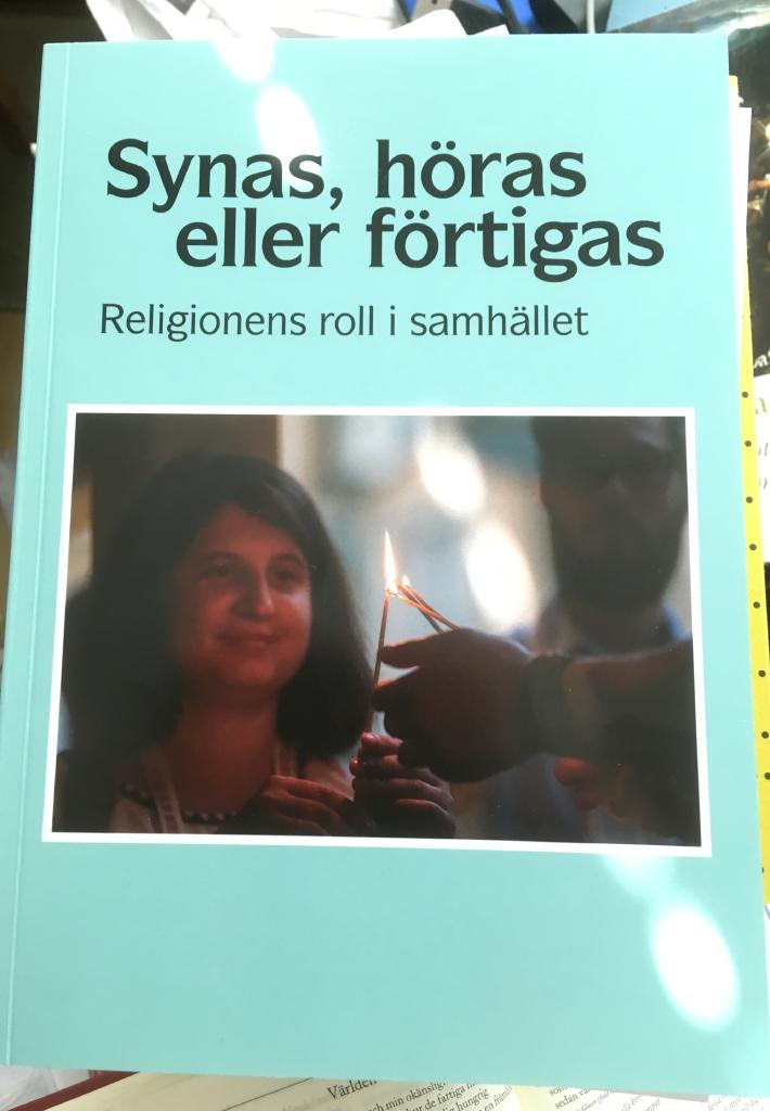 Synas, h&ouml;ras eller f&ouml;rtigas - religionens roll i samh&auml;llet