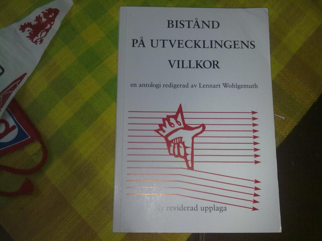 Bist&aring;nd p&aring; utvecklingens villkor [Elektronisk resurs]  : en antologi