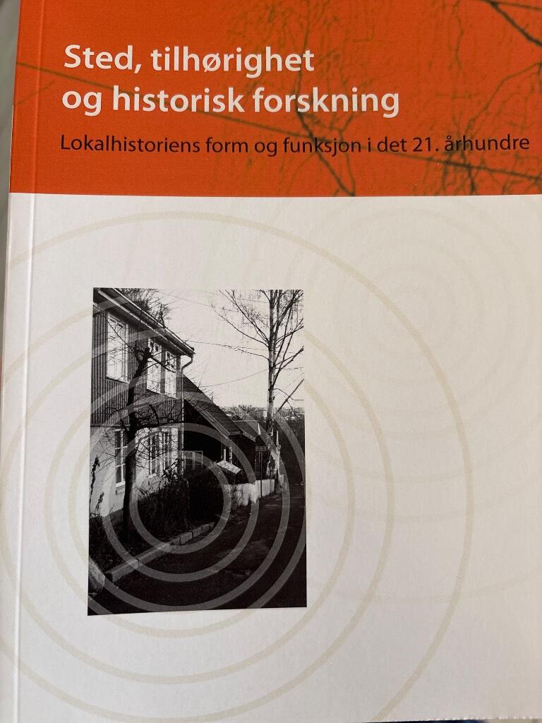 Sted, tilh&oslash;righet og historisk forskning - lokalhistoriens form og funksjon i det 21. &aring;rhundre