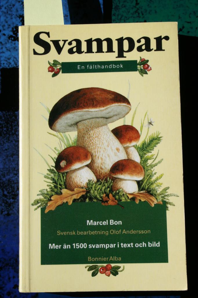 Svampar : [en f&auml;lthandbok] : [mer &auml;n 1500 svampar i text och bild]