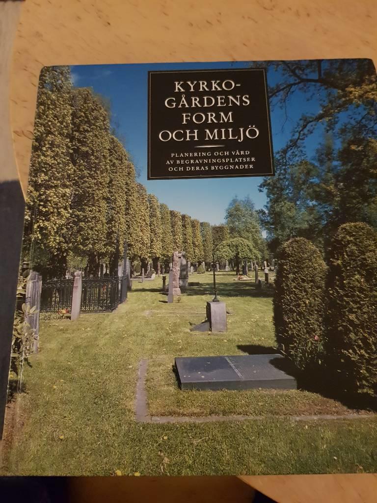 Kyrkogårdens form och miljö : planering och vård av begravningsplatser och deras byggnader