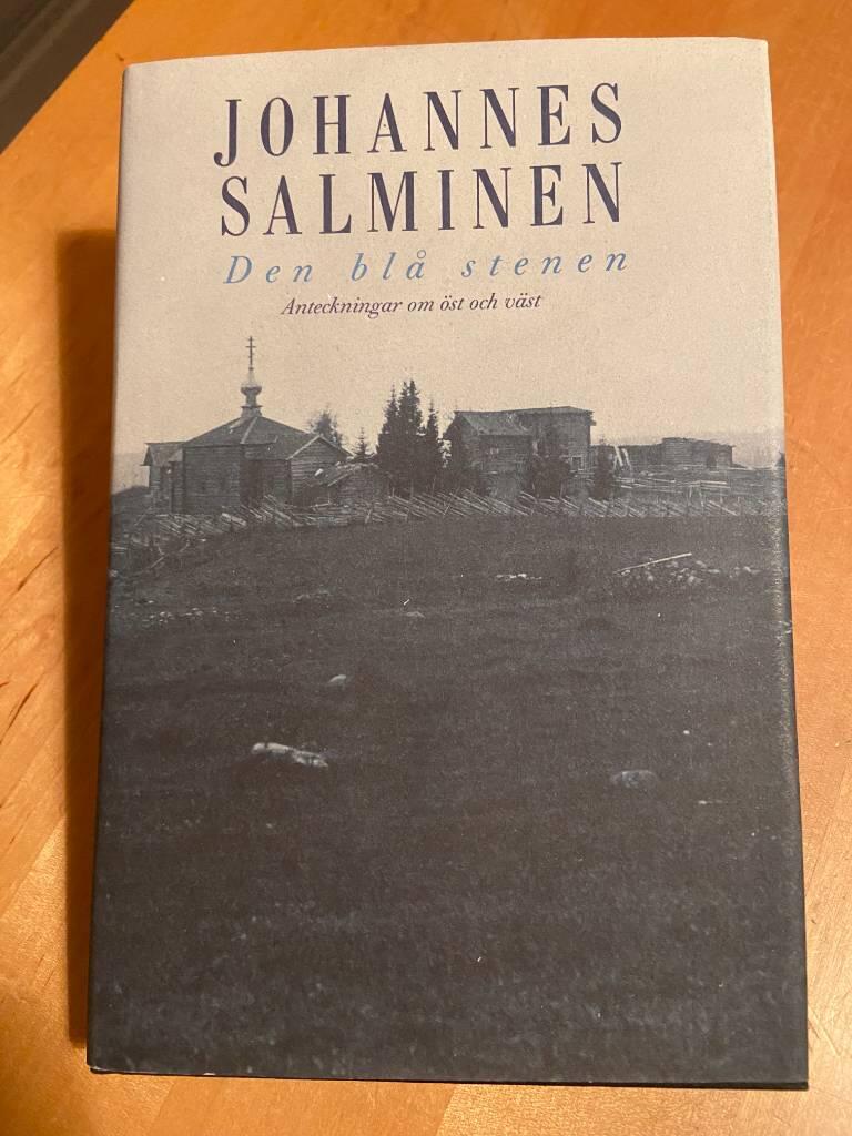Den bl&aring; stenen : anteckningar om &ouml;st och v&auml;st