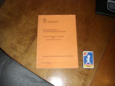 Invandrarna i svenskarnas &ouml;gon : egna f&ouml;rest&auml;llningar och andras eller opinionen som syntes : delrapport fr&aring;n Diskrimineringsutredningen