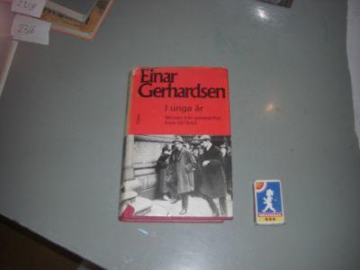 I unga &aring;r : minnen fr&aring;n sekelskiftet fram till &aring;r 1940