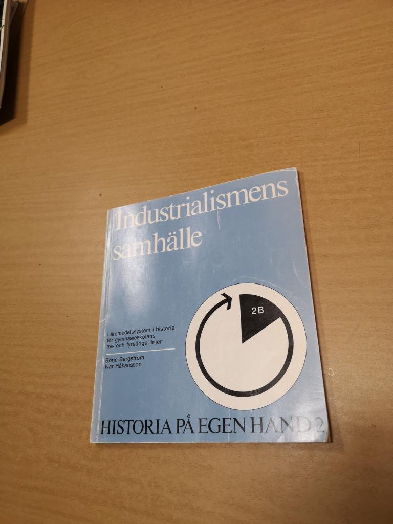 Historia p&aring; egen hand : l&auml;romedelssystem f&ouml;r gymnasieskolans tre- och fyra&aring;riga linjer